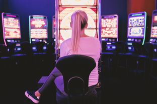 女子豪购黄金引店员报警，四万黄金不挑款式背后的故事